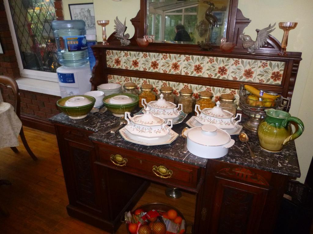 Killyon Guest House Наван Екстериор снимка